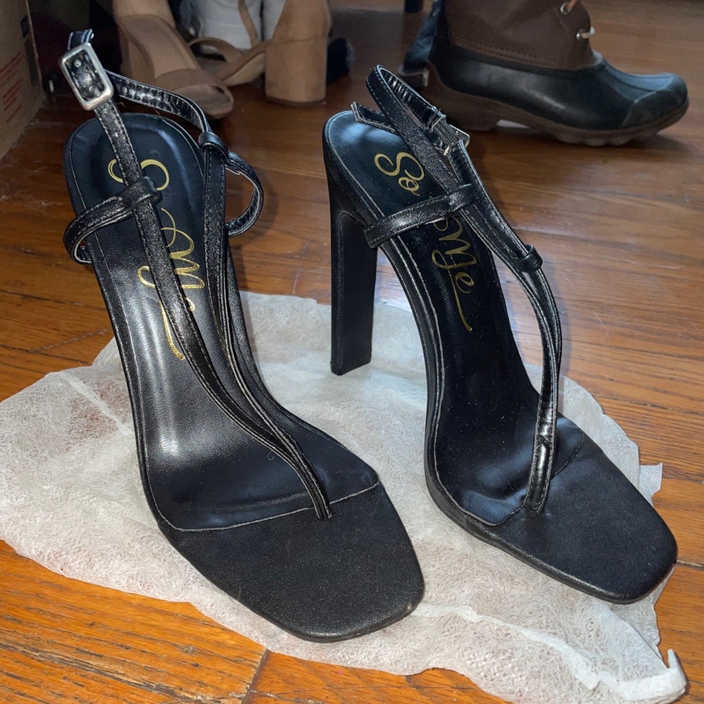 Black flip flop strap heels